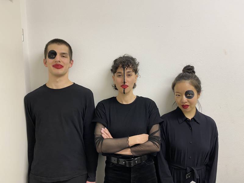 makeup.jpeg makeup.jpeg